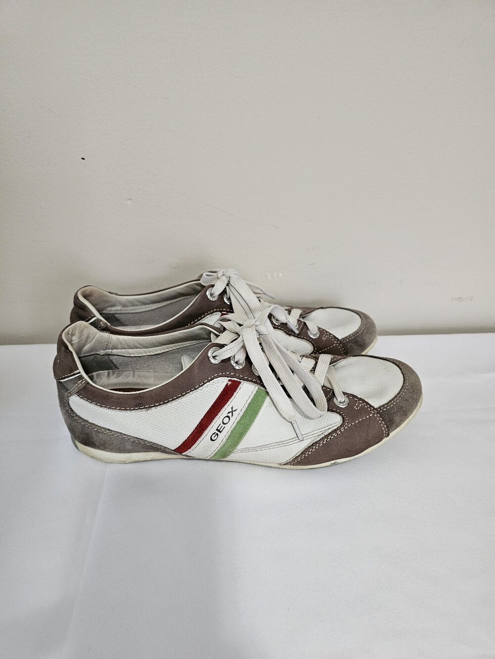 Geox Men’s White Sneakers with Brown, Red & Green Accents